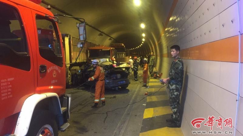 最新|福银高速隧道5车连撞4死2伤 疑线缆突然掉落引发